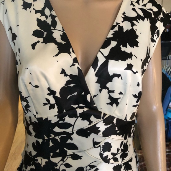 Willow Glenn New York Cocktail Dress - Picture 5 of 7